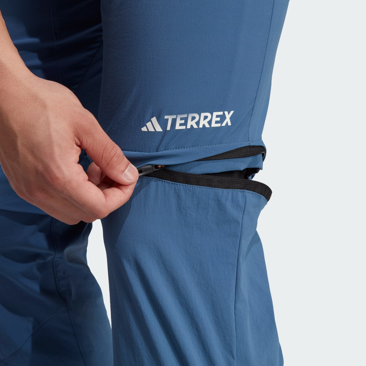 Adidas Pantaloni da hiking Terrex Utilitas Zip-Off. 10