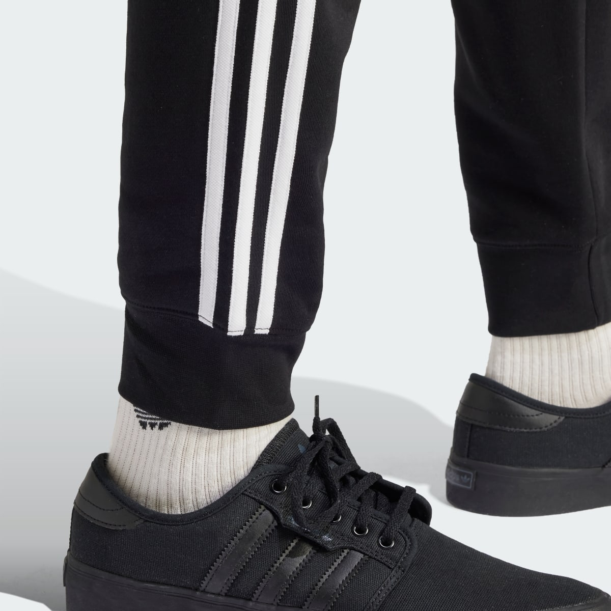 Adidas Adicolor 3-Stripes Pants. 6