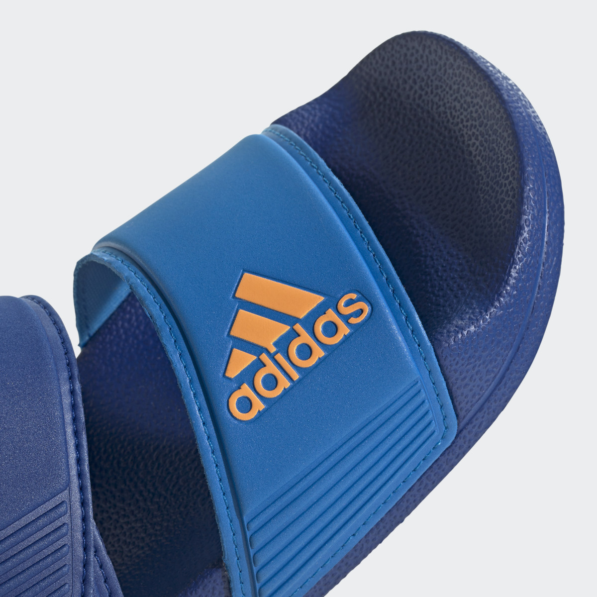 Adidas adilette Sandale. 8