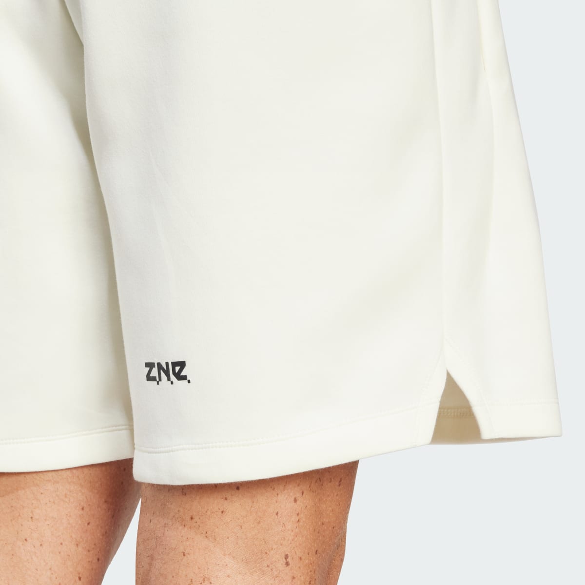 Adidas Pantalón corto Z.N.E. Premium. 6