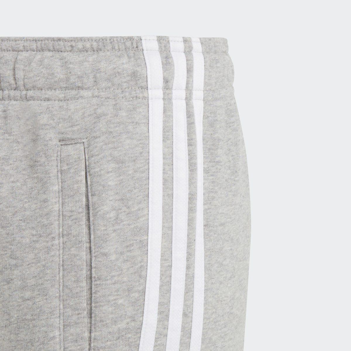 Adidas Pants Essentials 3 Franjas. 5