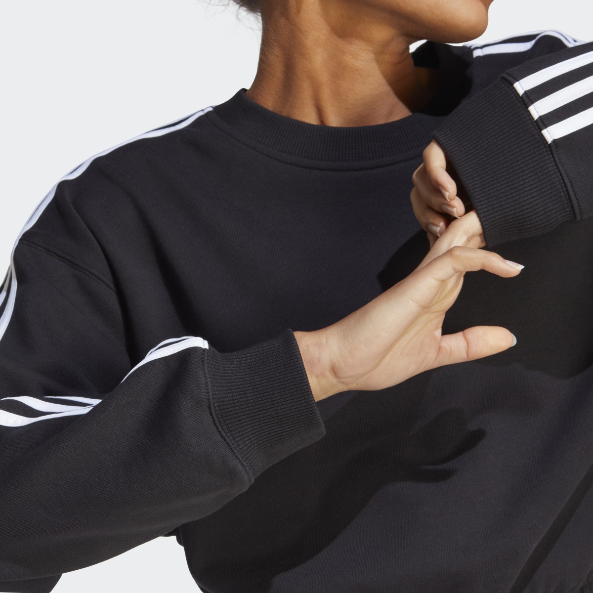 Adidas Essentials 3-Streifen Crop Sweatshirt. 7