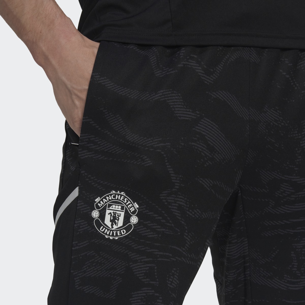 Adidas Manchester United Condivo 22 Training Pants. 5