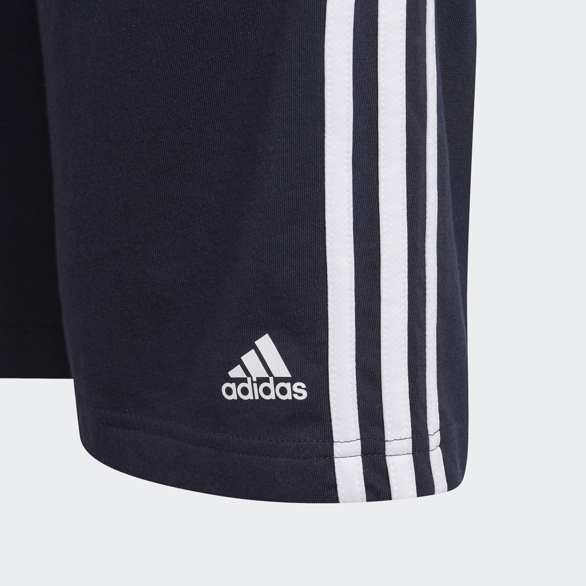 Adidas Essentials 3-Streifen Shorts. 4