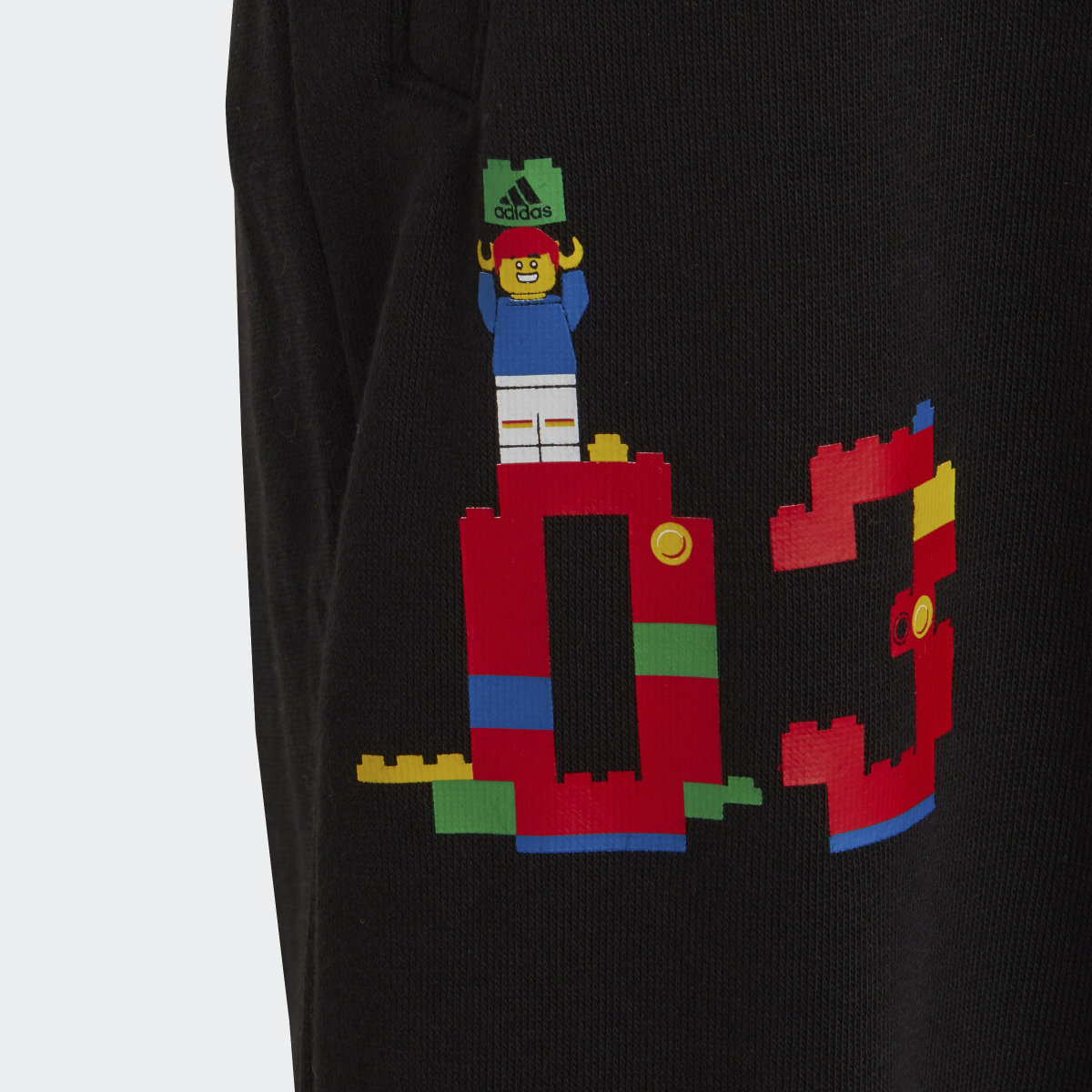 Adidas x Classic LEGO Hose. 5