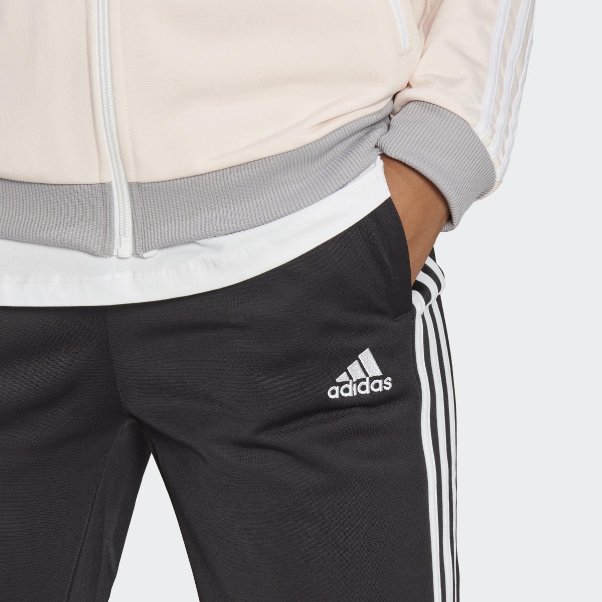 Adidas Survêtement Essentials 3-Stripes. 9