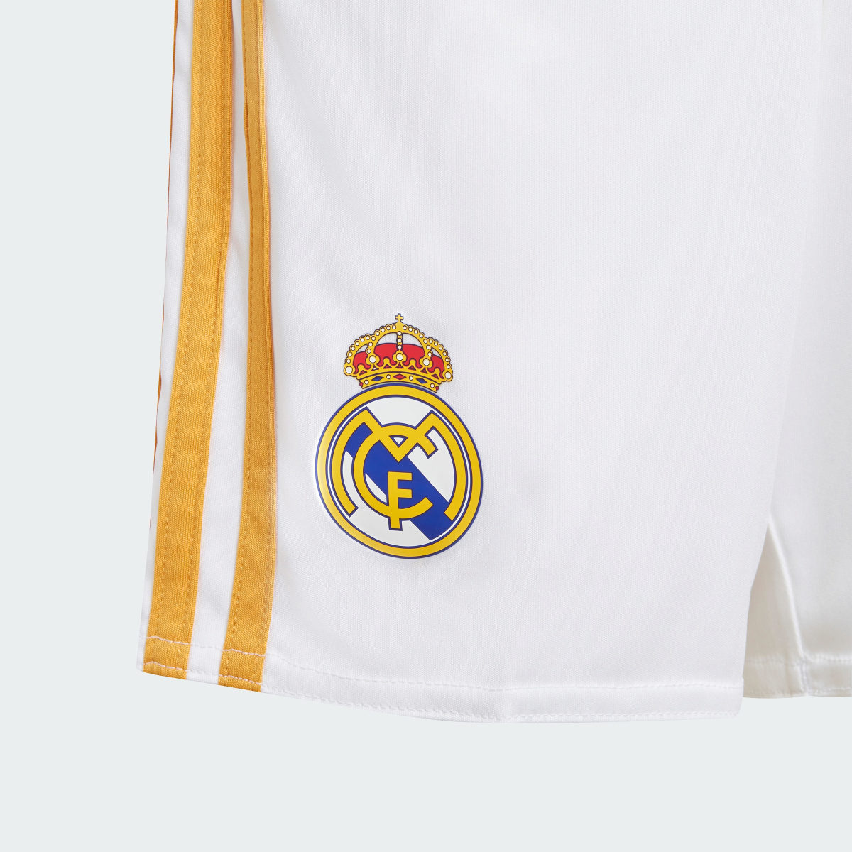 Adidas Miniconjunto Uniforme Local Real Madrid 23/24. 9 Adidas Miniconjunto Uniforme Local Real Madrid 23/24. 9