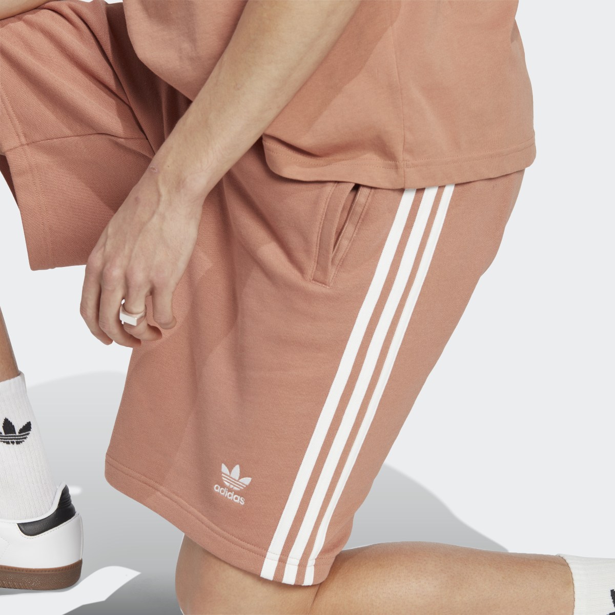 Adidas adicolor Classics 3-Streifen Sweat Shorts. 5