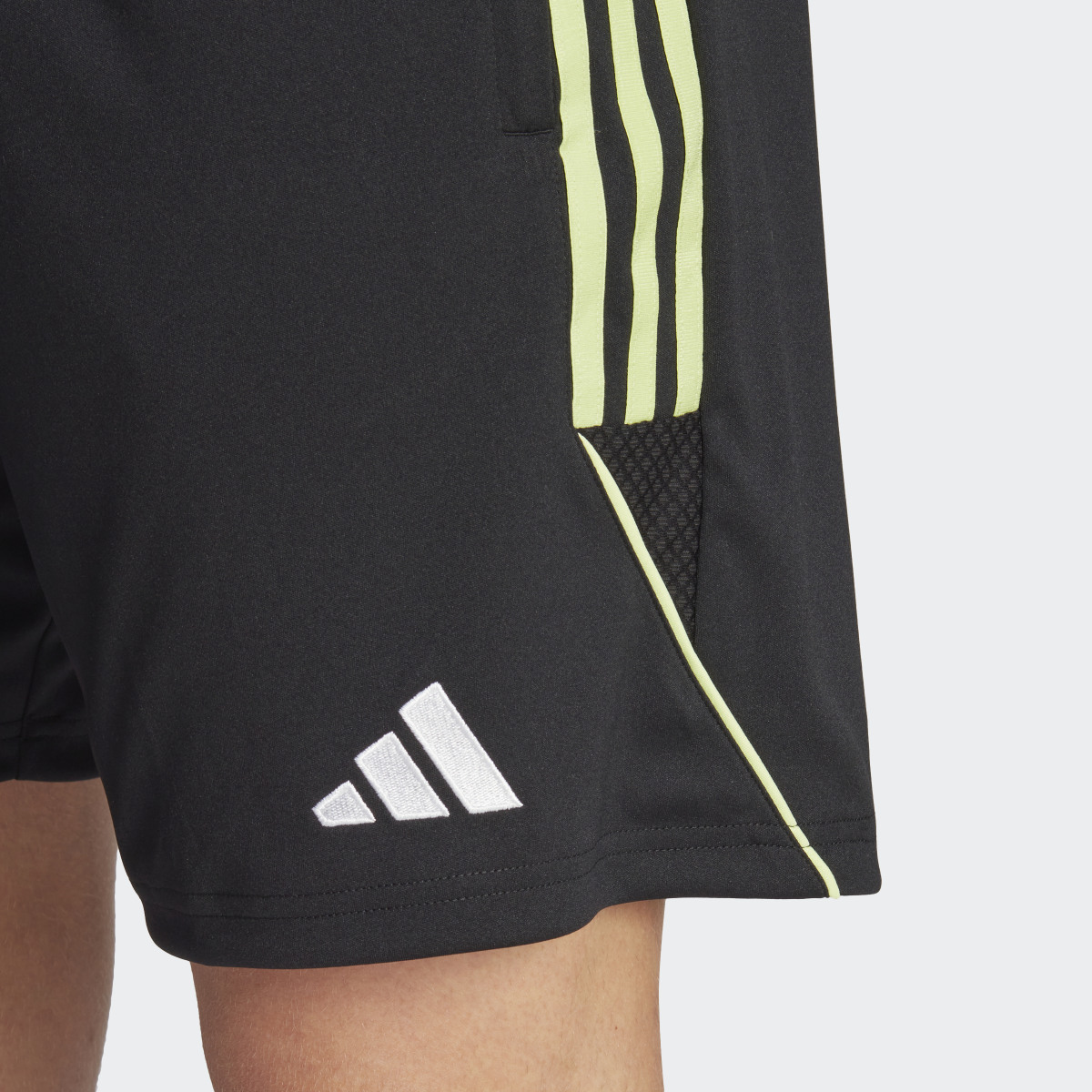 Adidas Pantalón corto entrenamiento Tiro 23 League. 5