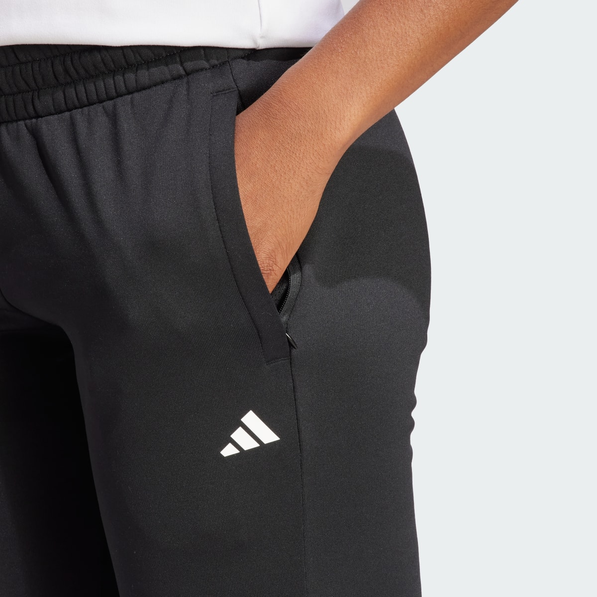 Adidas Pantalón AEROREADY Game and Go Regular Tapered Fleece. 8