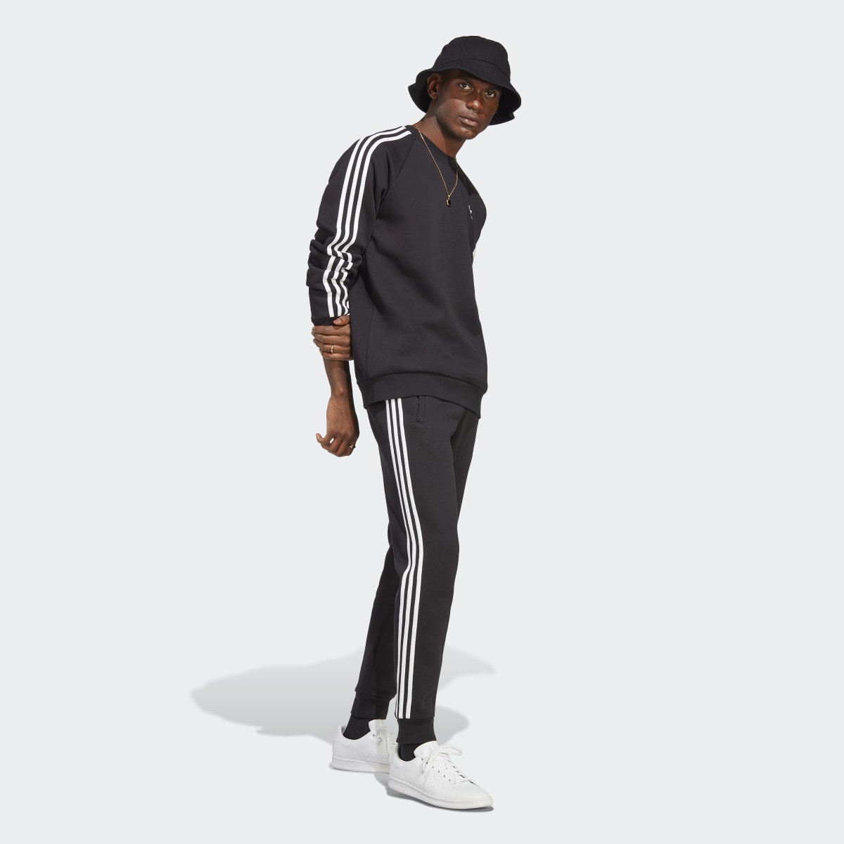 Adidas adicolor Classics 3-Streifen Sweatshirt. 4