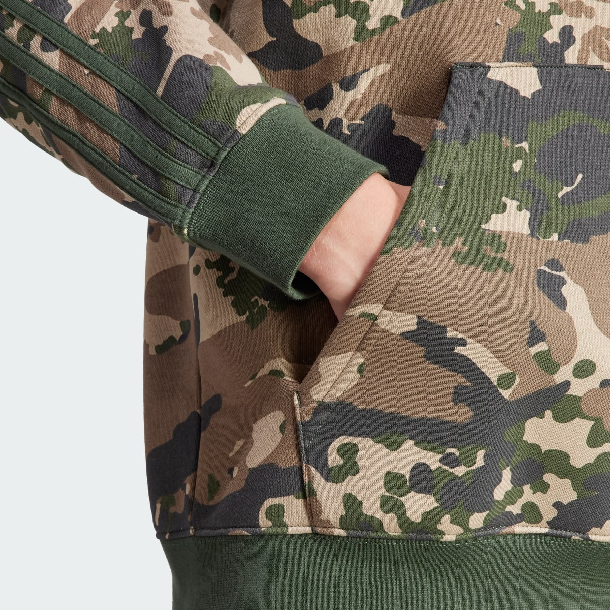 Adidas Sweat-shirt à capuche graphisme camouflage. 6