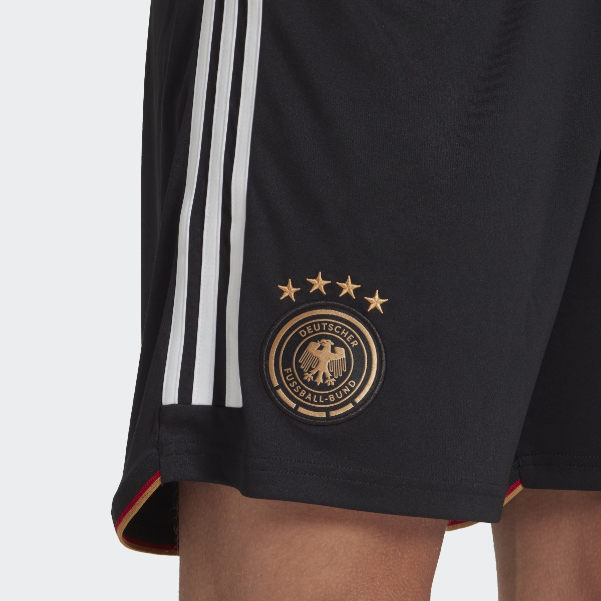 Adidas DFB 22 Heimshorts. 5