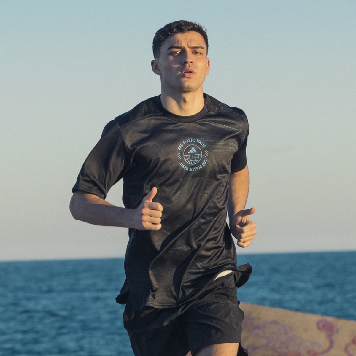 Adidas Playera Designed for Running for the Oceans. 8