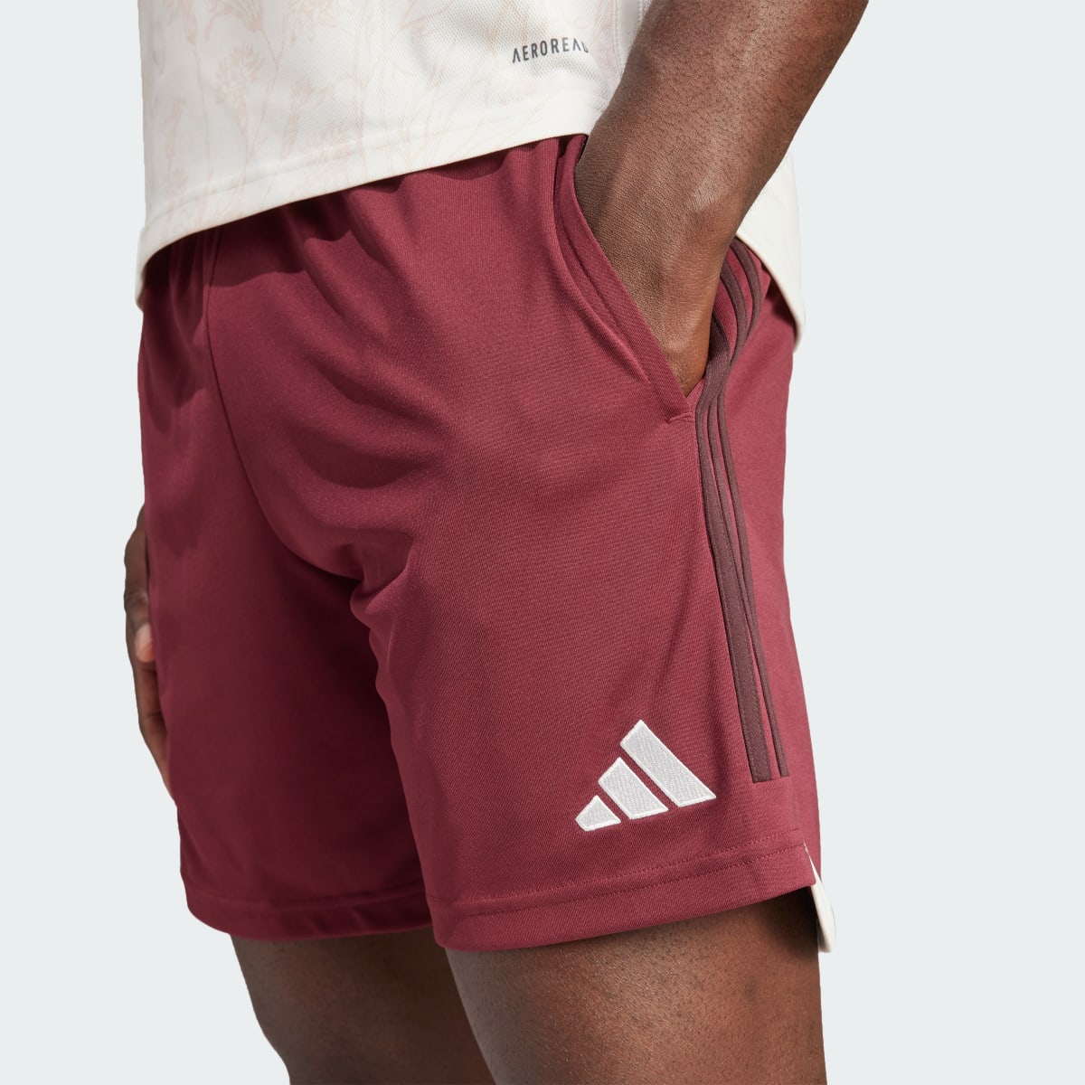 Adidas PANTALÓN CORTO TERCERA EQUIPACIÓN FC BAYERN 2023/2024. 6