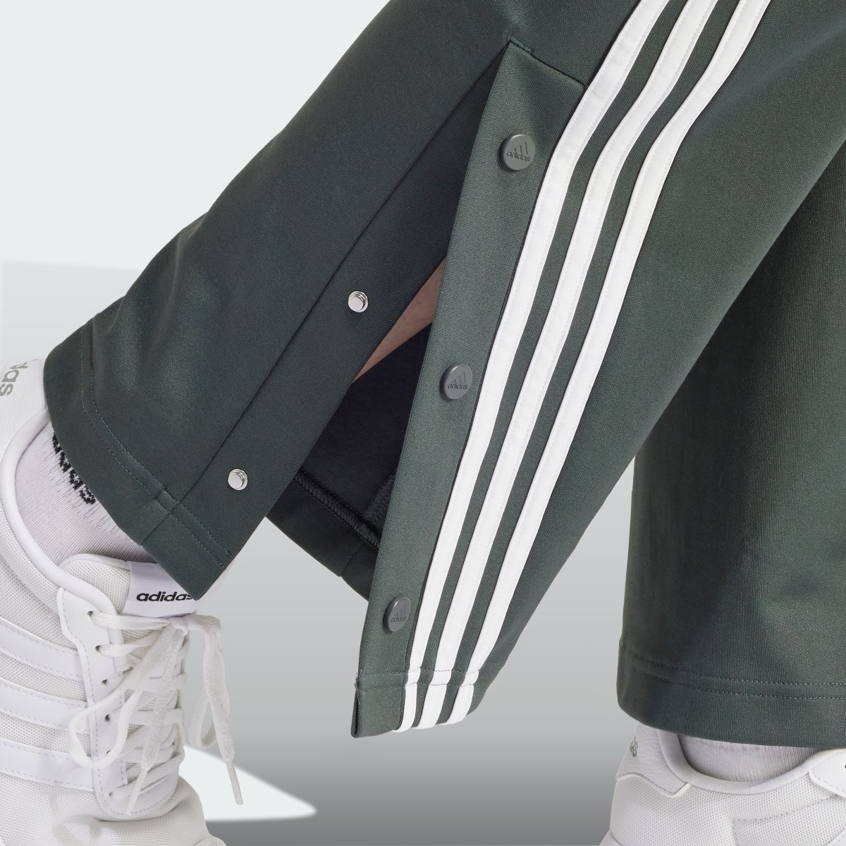 Adidas Iconic Wrapping 3-Stripes Snap Trackpant. 6