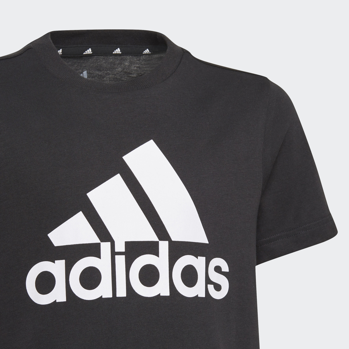 Adidas Playera Essentials. 4