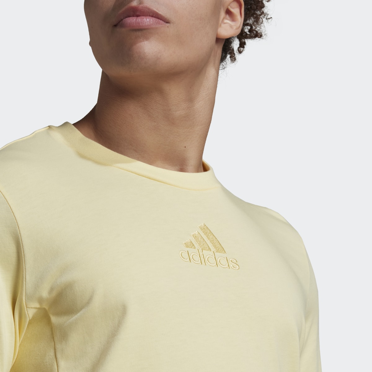 Adidas Playera Studio Lounge. 6