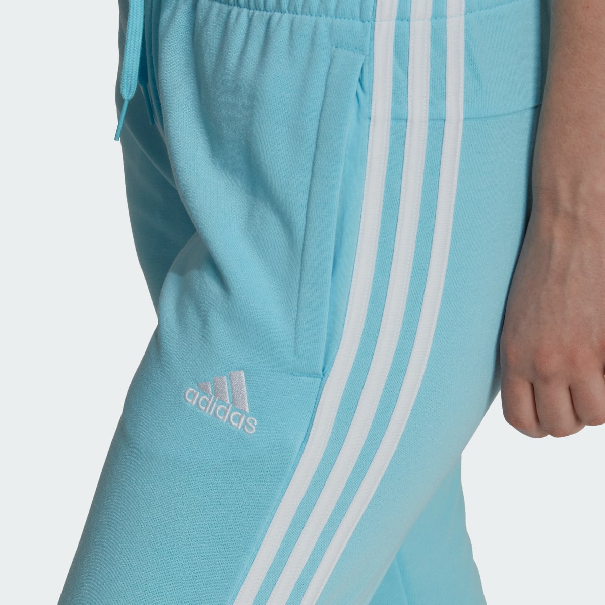 Adidas Pantalón Essentials French Terry 3 bandas. 5