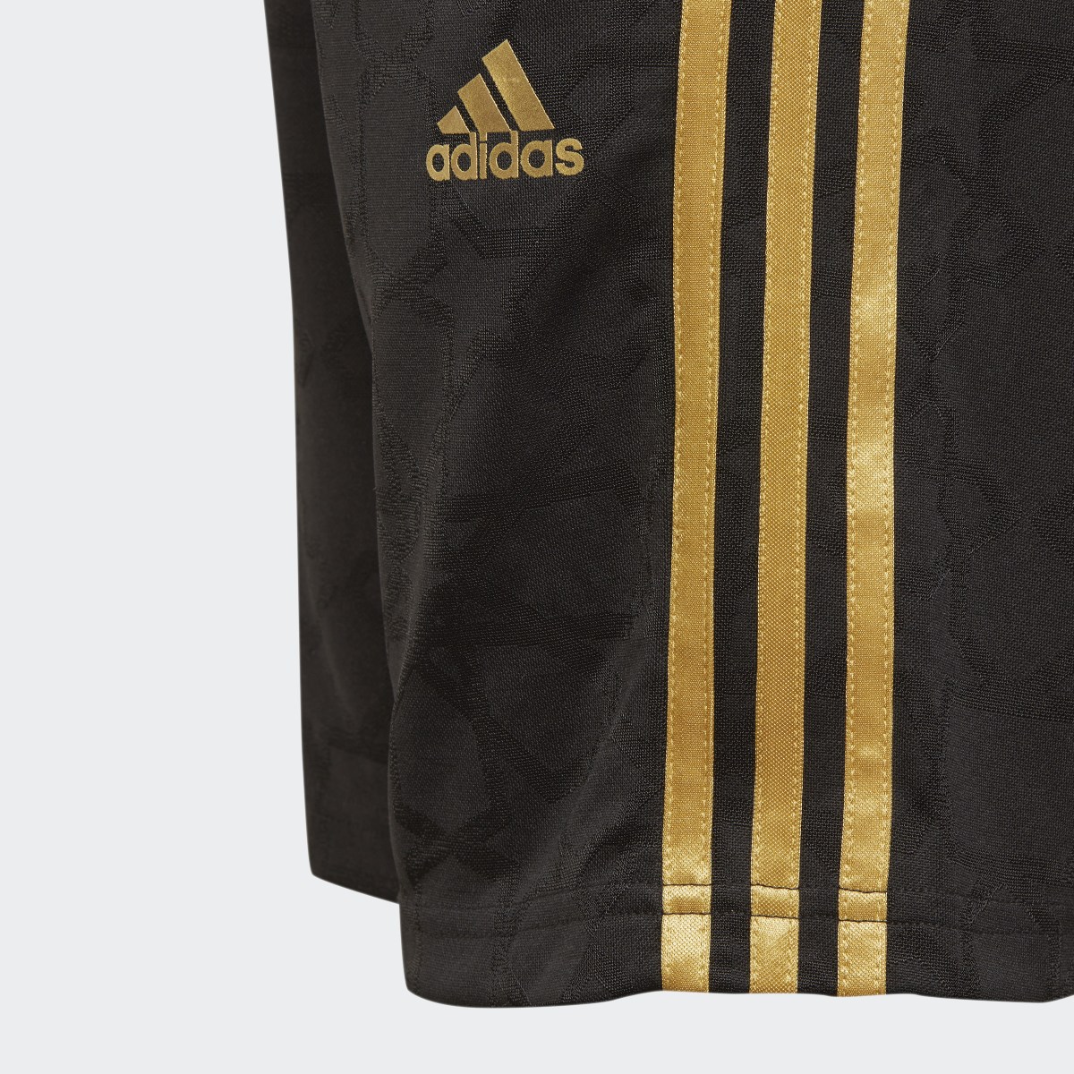 Adidas Mo Salah 3-Streifen Shorts. 5 Adidas Mo Salah 3-Streifen Shorts. 5
