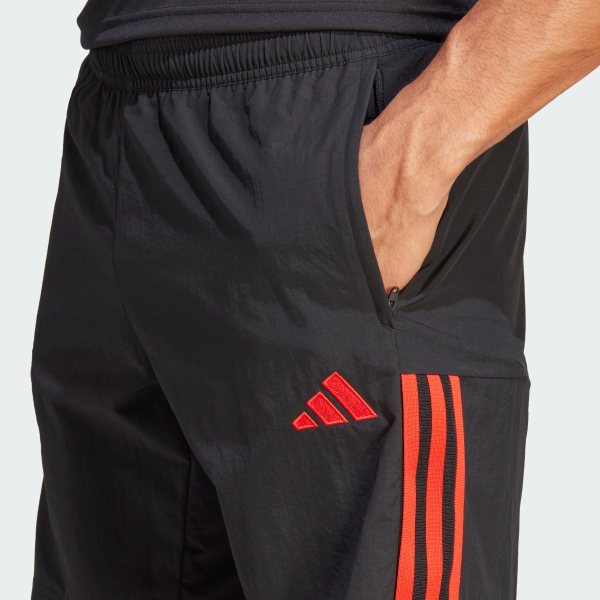 Adidas Manchester United Tiro 23 Downtime Shorts. 6