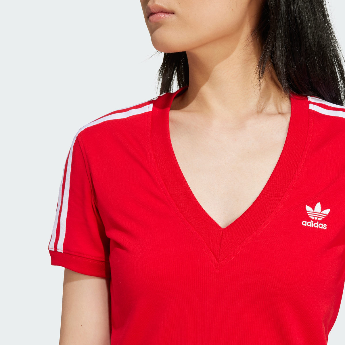 Adidas T-shirt slim col en V 3 bandes. 6