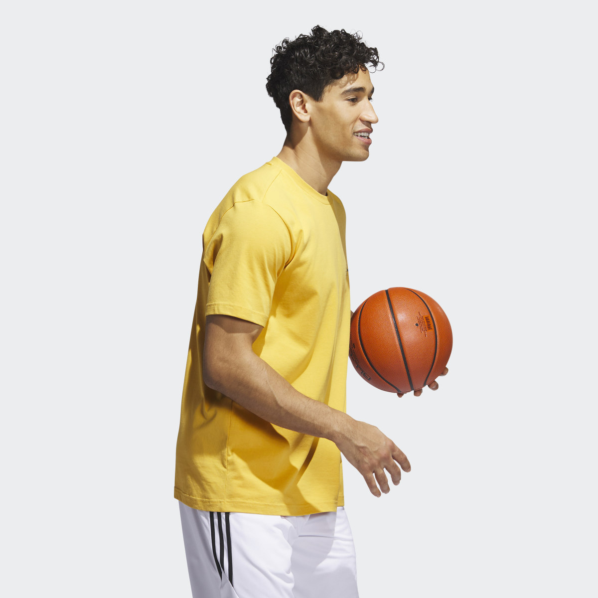 Adidas Playera Estampada Worldwide Hoops. 4