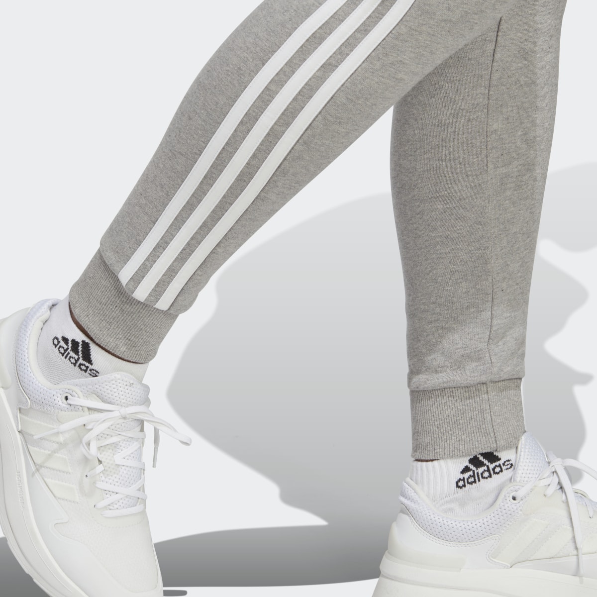 Adidas Essentials 3-Streifen French Terry Cuffed Hose. 6