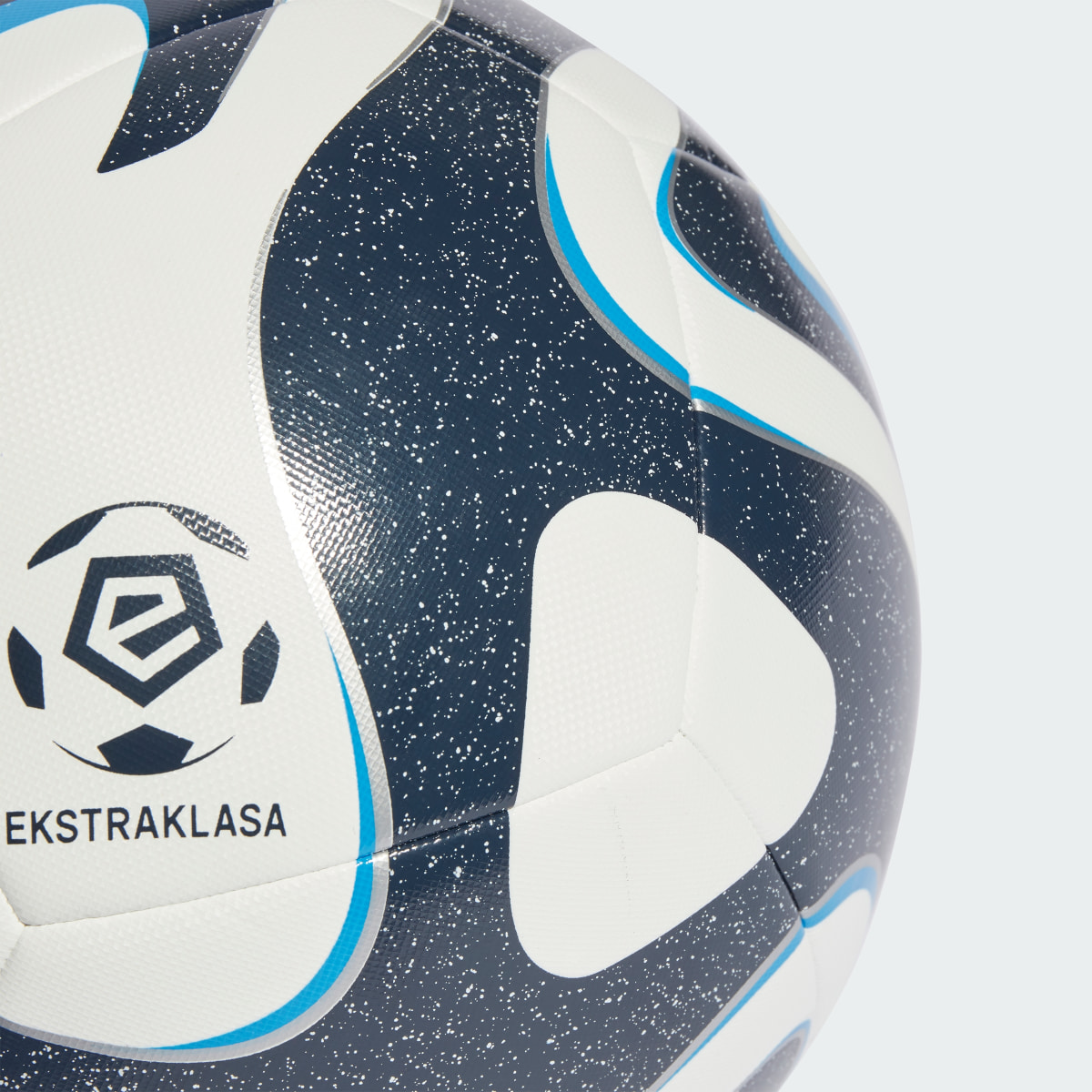 Adidas Ballon d'entraînement Ekstraklasa. 4