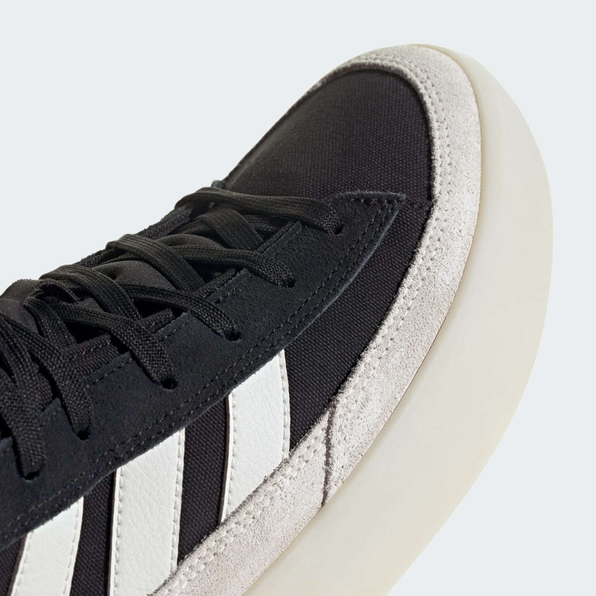 Adidas Chaussure montante Znsored. 9