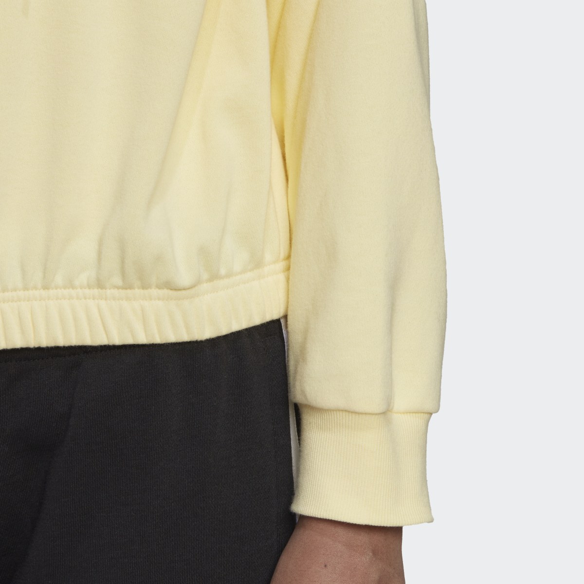 Adidas Sweat-shirt avec détail ajouré Hyperglam 3-Stripes. 7