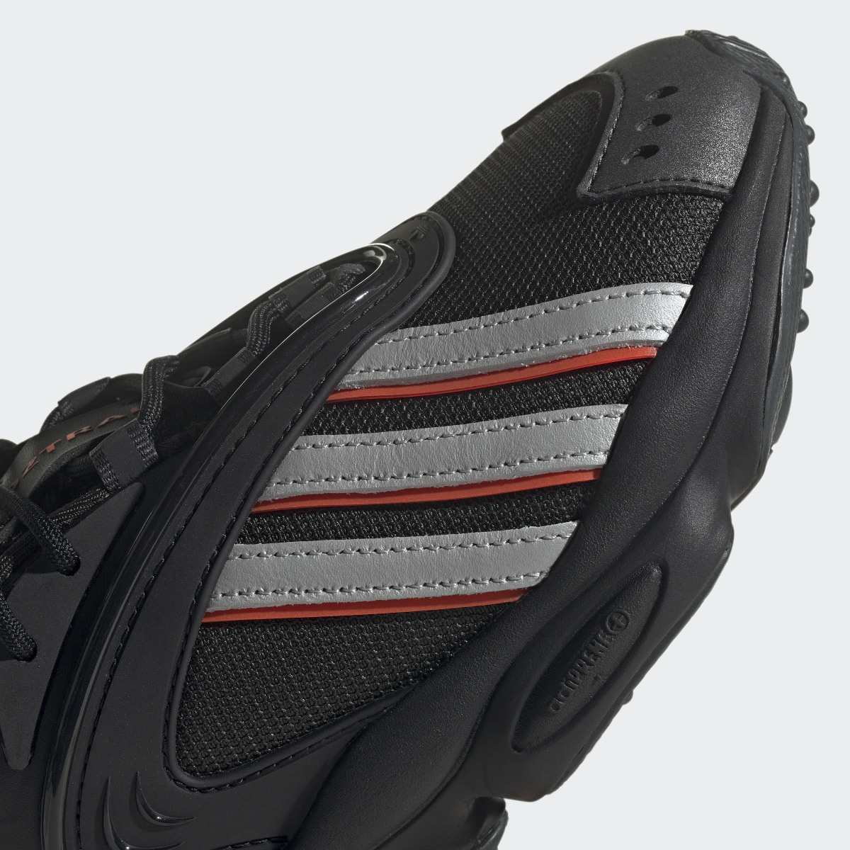 Adidas Chaussure OZTRAL. 4