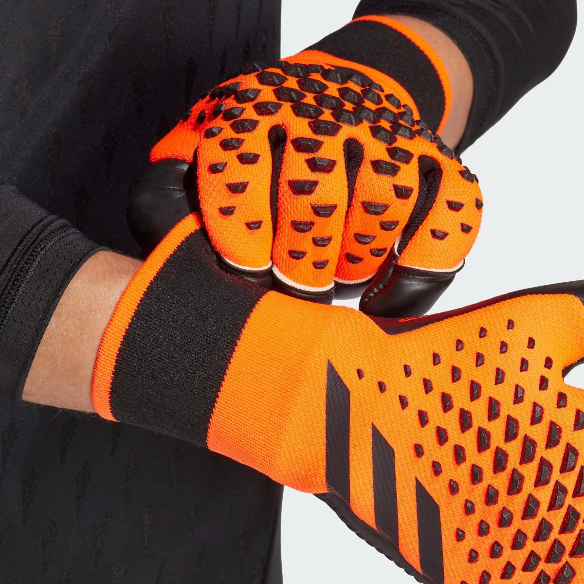 Adidas Predator Pro Hybrid Gloves. 4