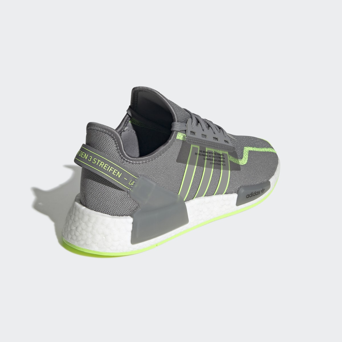 Adidas Chaussure NMD_R1 V2. 6