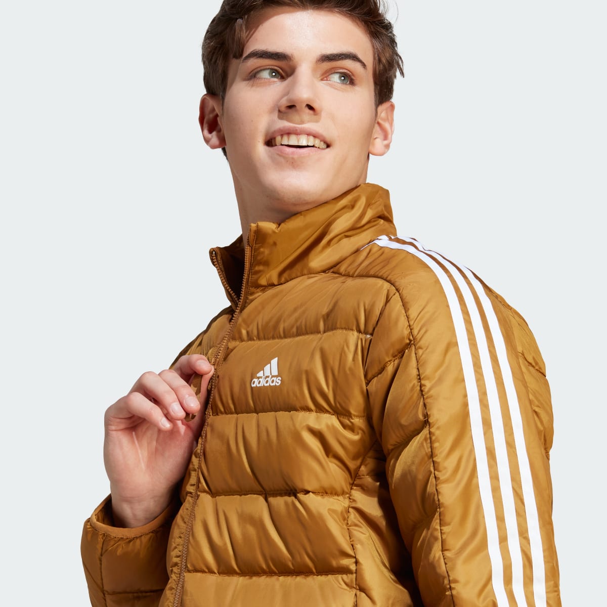 Adidas Essentials 3-Streifen Light Daunenjacke. 7