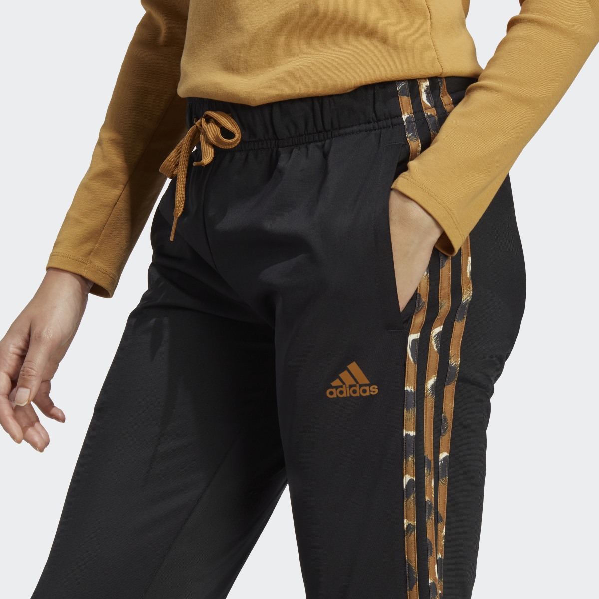 Adidas Pantalon de survêtement Primegreen Essentials Warm-Up Slim Tapered 3-Stripes. 5