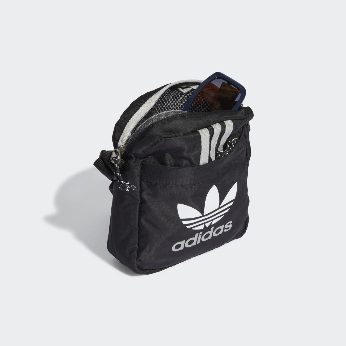 Adidas adicolor Archive Festival Tasche. 5