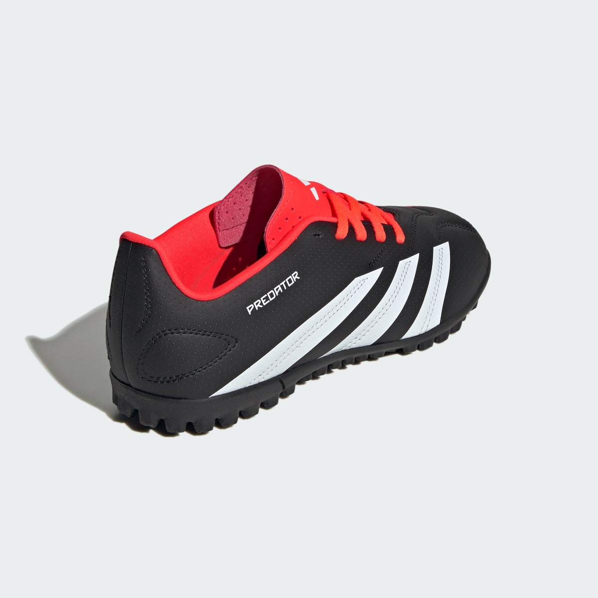 Adidas Botas de Futebol Predator 24 Club – Piso sintético. 6