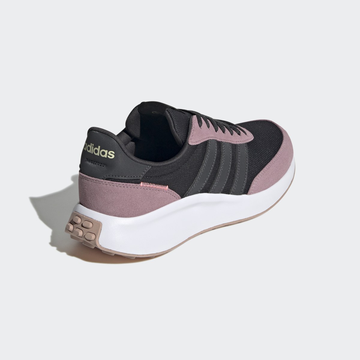 Adidas Zapatilla Run 70s. 6