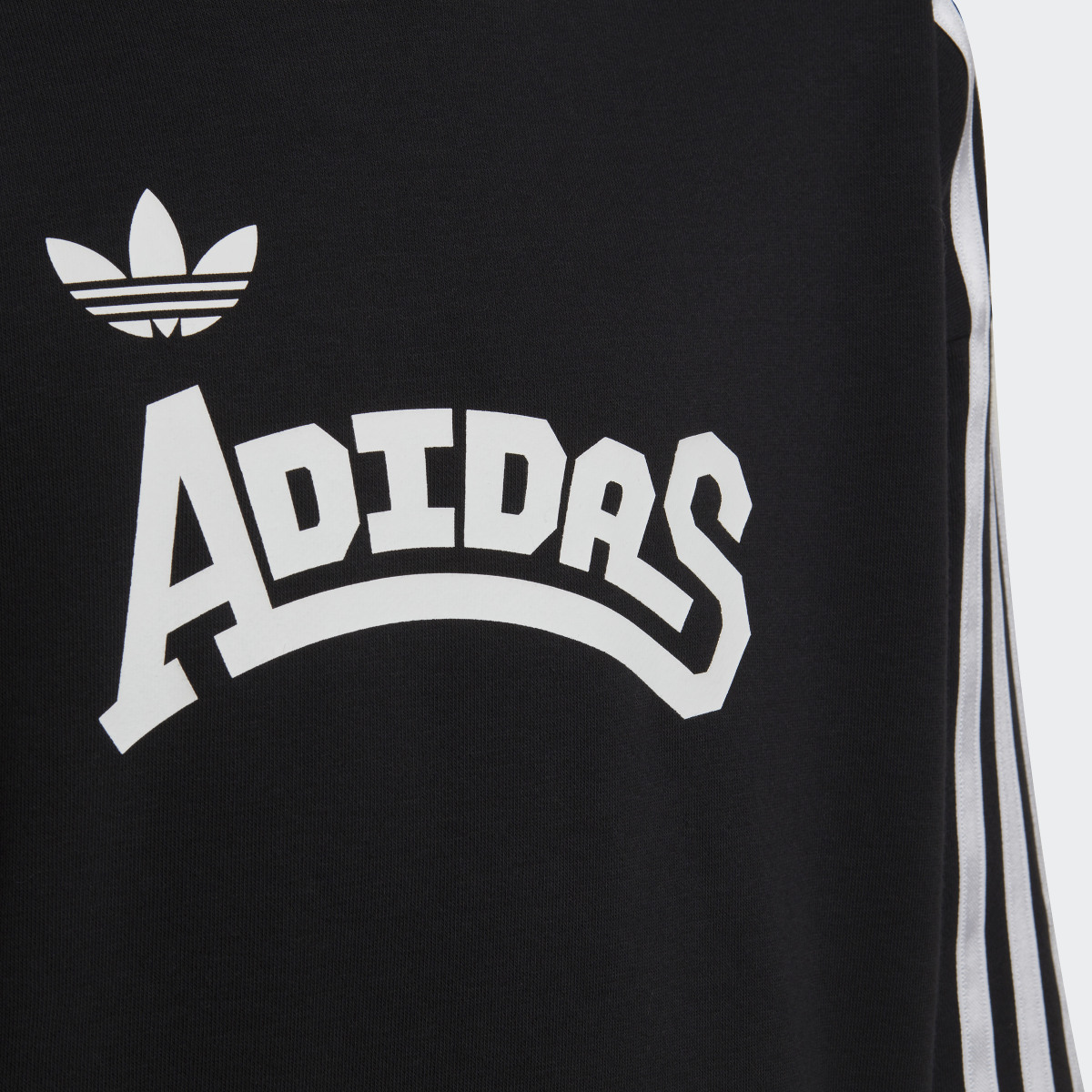 Adidas Graphic Crew Sweatshirt. 4