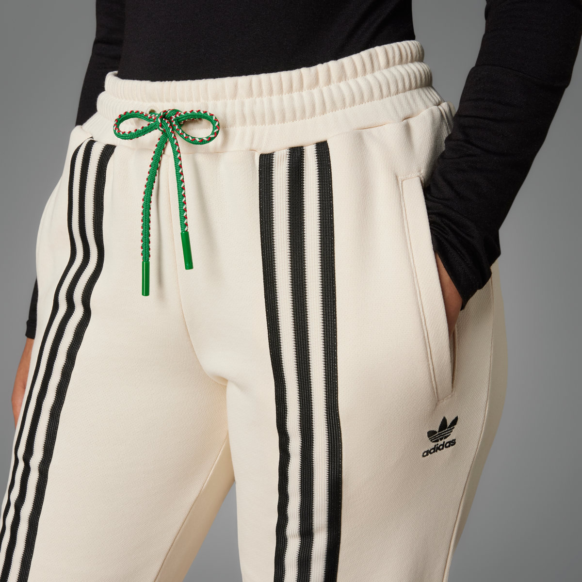 Adidas Pantalon de survêtement 3 bandes Adicolor 70s. 8