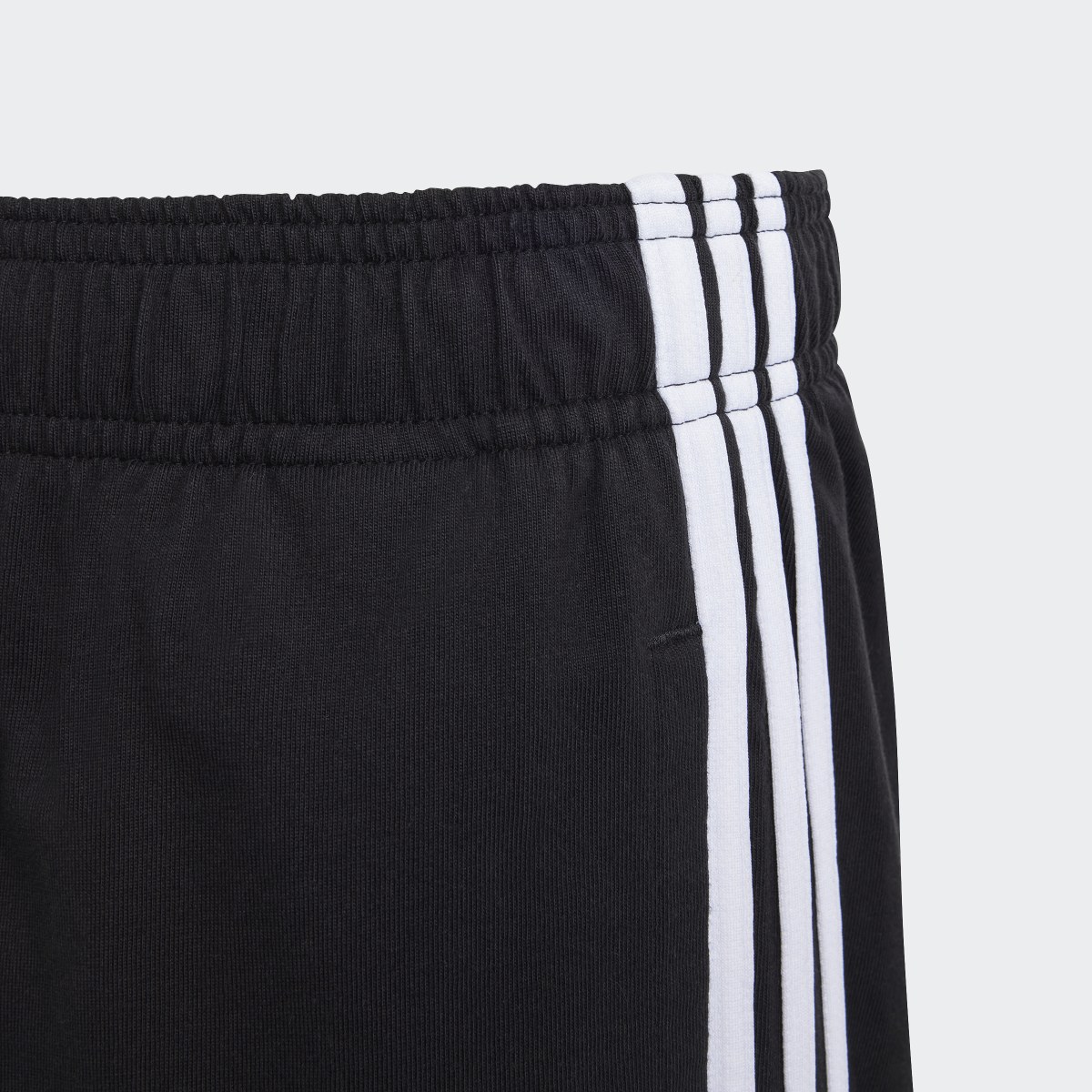 Adidas Essentials 3-Streifen Knit Shorts. 7