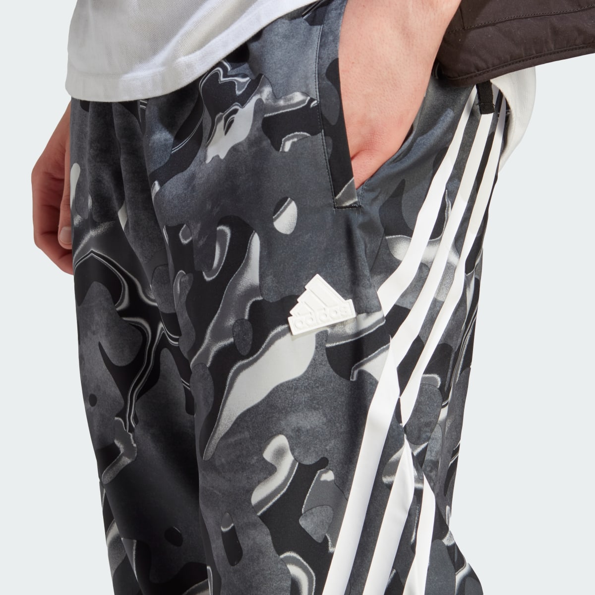 Adidas Future Icons Allover Print Hose. 5