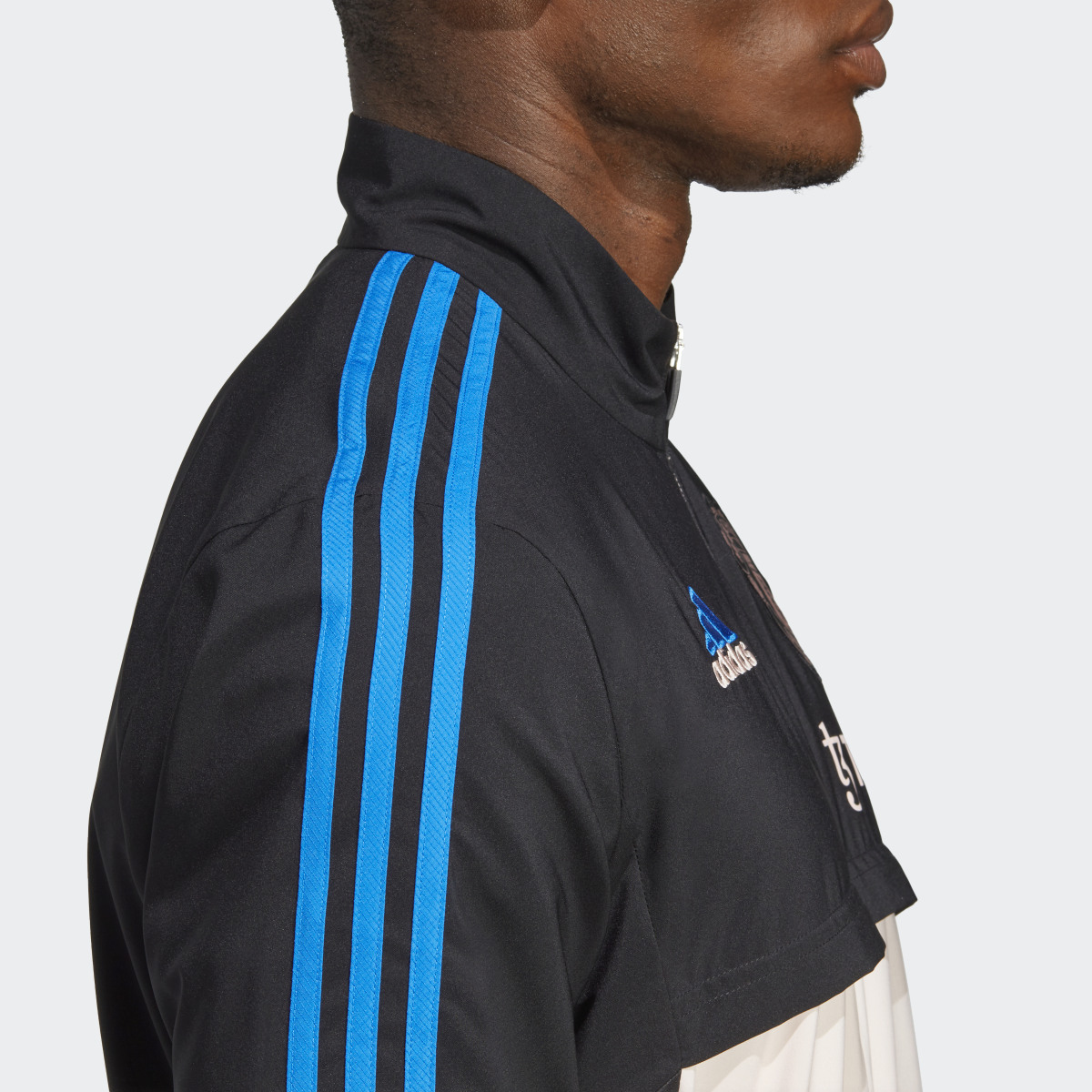 Adidas Manchester United Condivo 22 Präsentationsjacke. 8