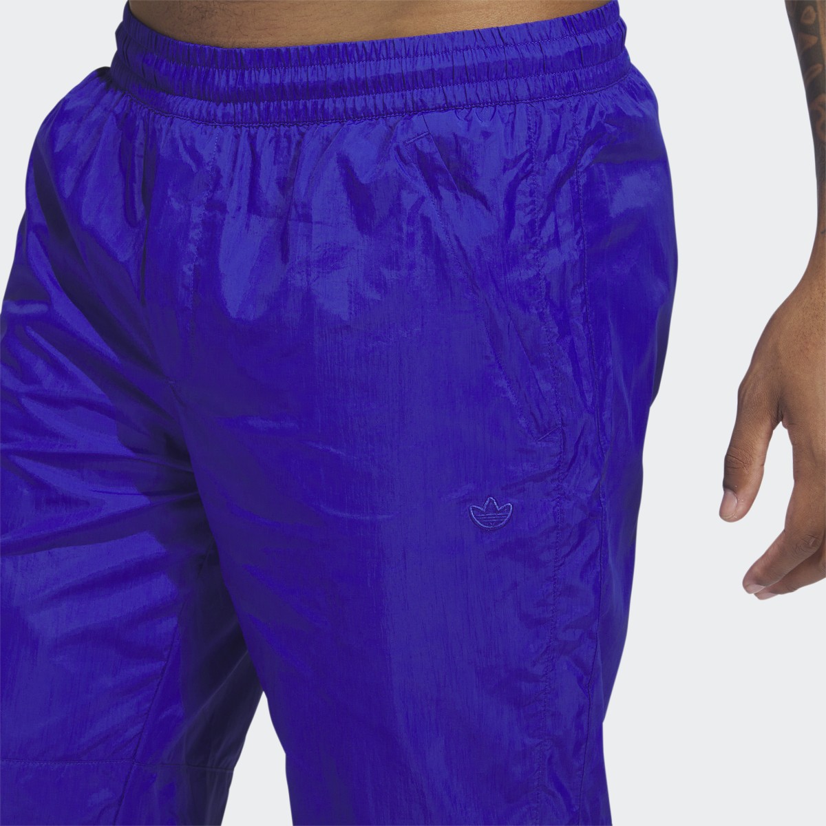 Adidas Pantalón Premium Essentials Crinkle Nylon. 5