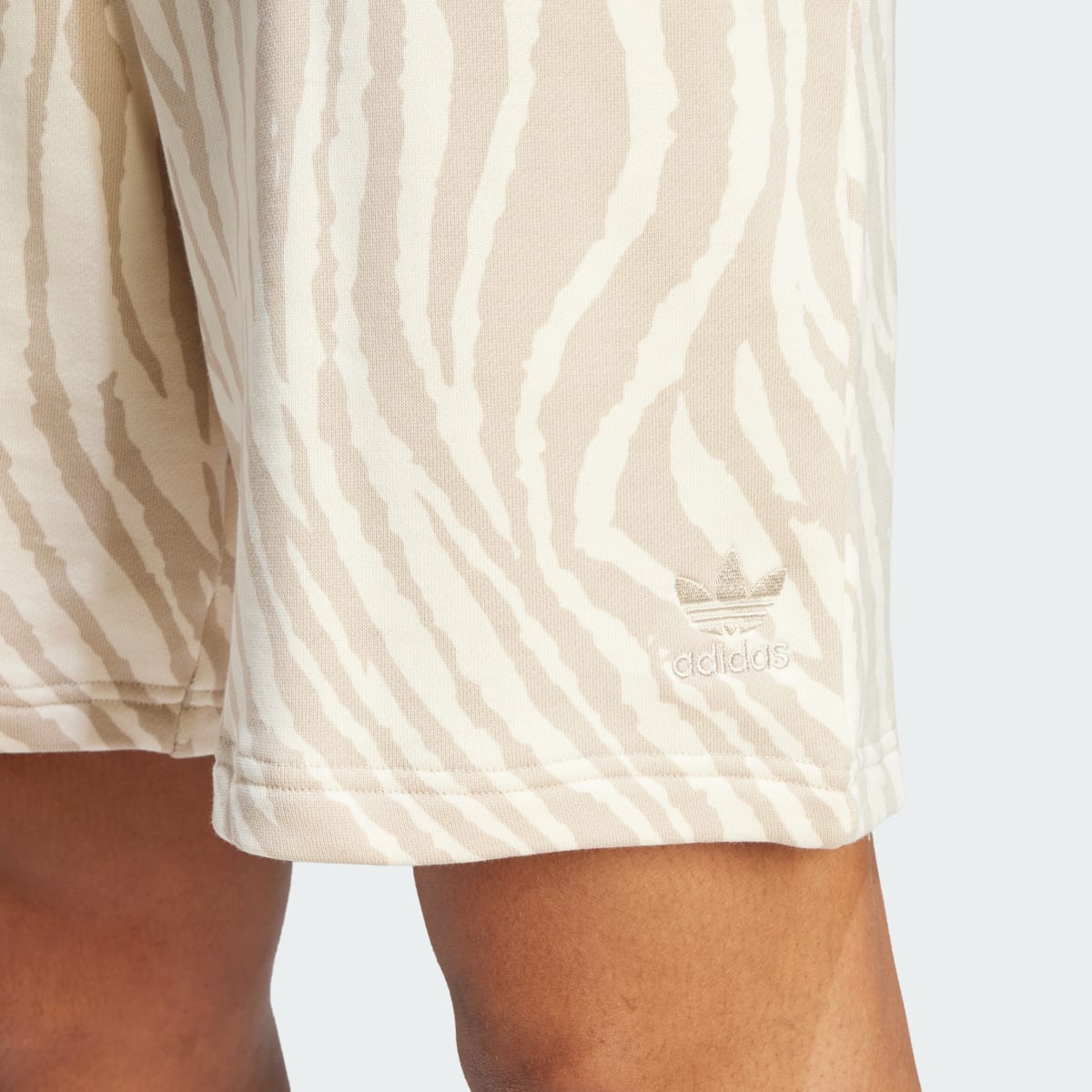 Adidas Shorts Graphics Animal. 6