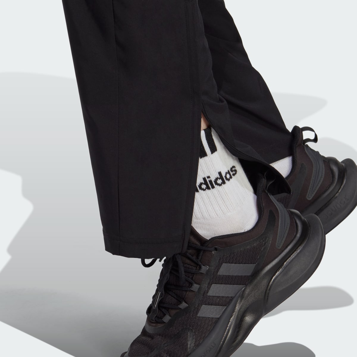 Adidas Pantalon droit à petit logo brodé AEROREADY Essentials Stanford. 6