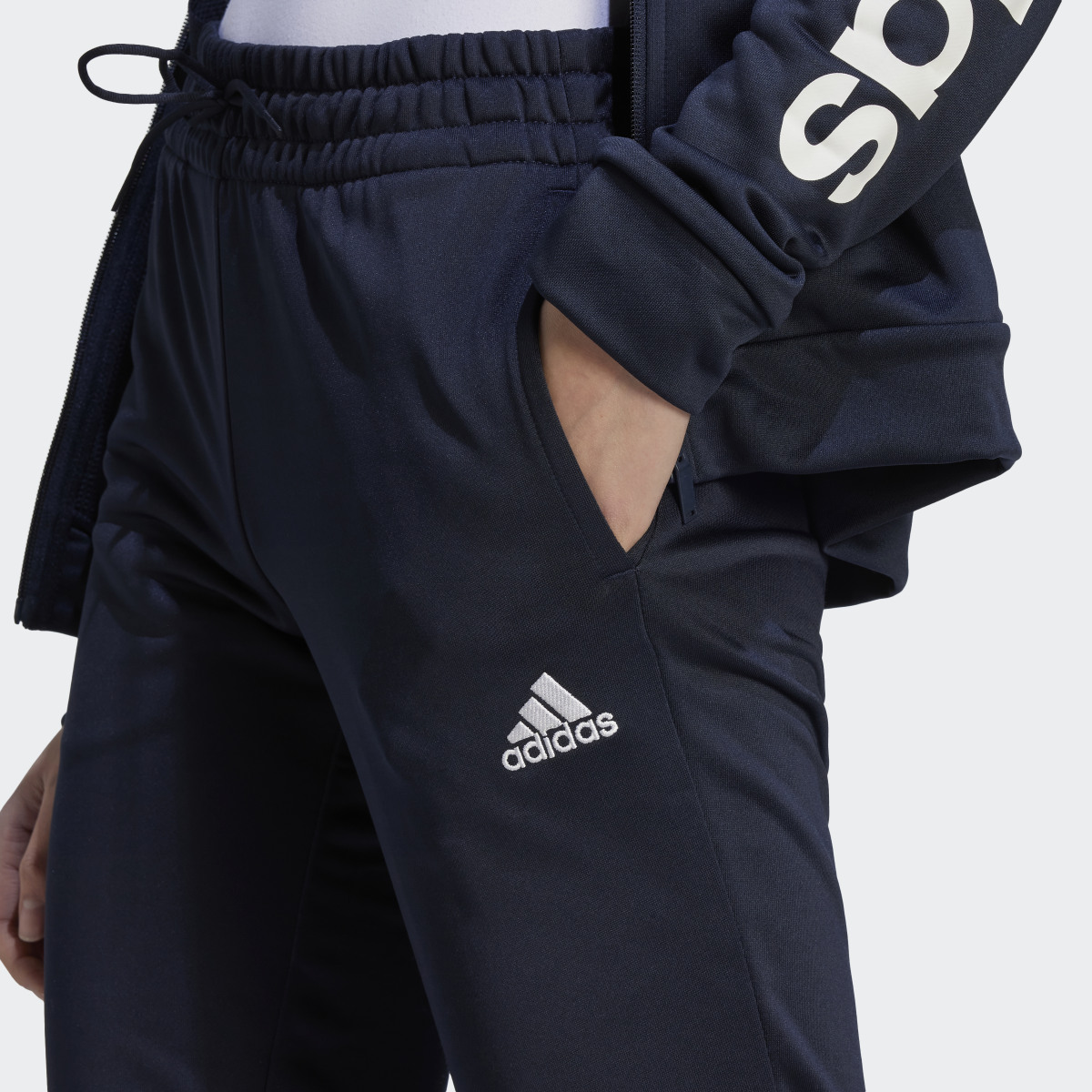 Adidas Linear Trainingsanzug. 9