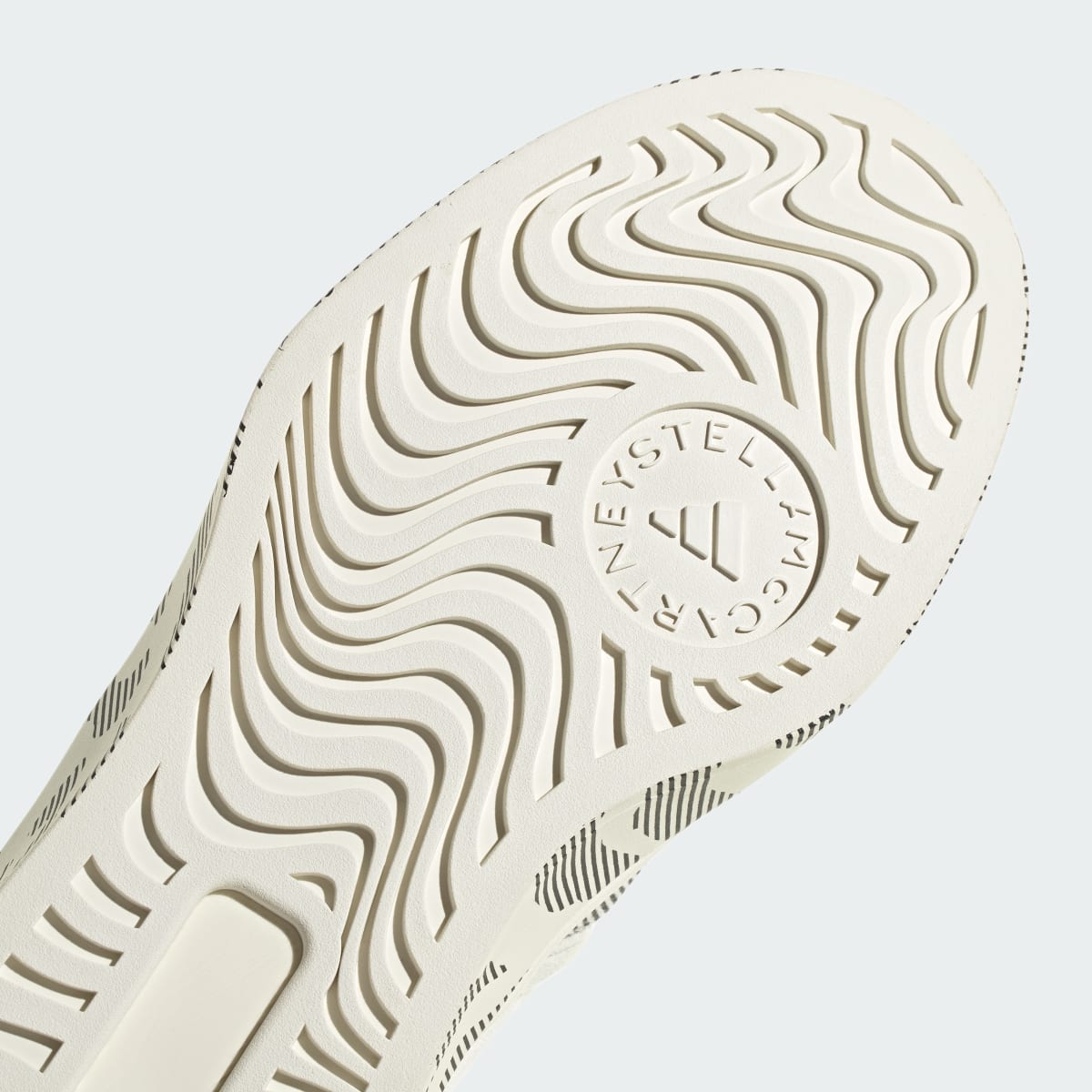Adidas Chaussure slip-on adidas by Stella McCartney Court. 9