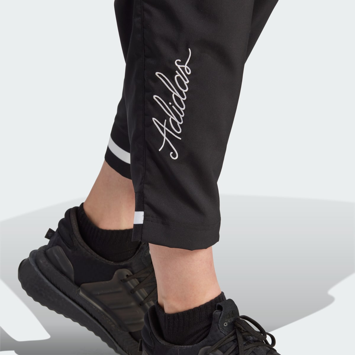 Adidas Pantalon Scribble. 5